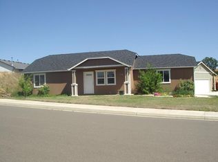 138 Cameron Ave, Roseburg, OR 97471