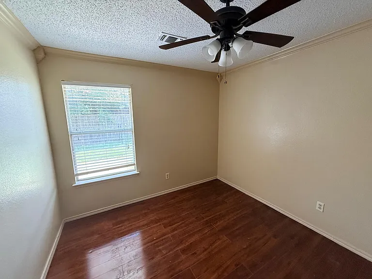 2616 Helen Ln — Photo 5
