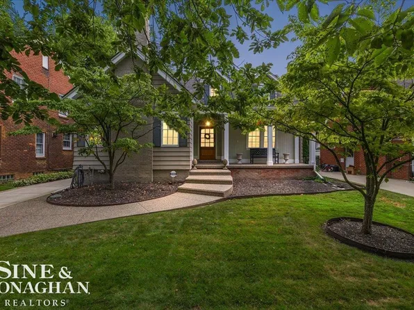 870 Washington Rd, Grosse Pointe, MI 48230