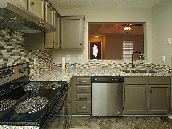 4th image of 883 Bella Vista Dr