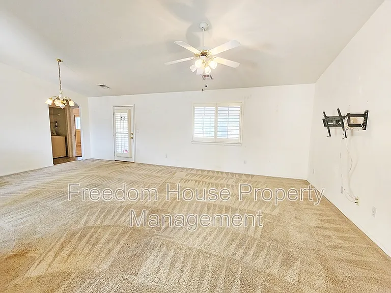 380 Round Up Ct — Photo 5
