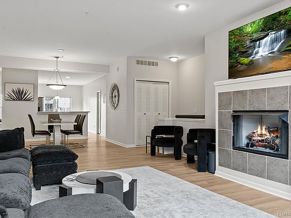 5th image of 1417 Raliegh Pl