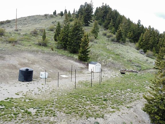 4th image of 3111 Caribou Rd