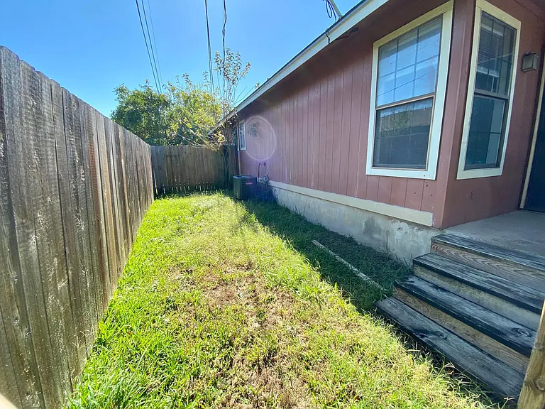 1013 Hyridge St — Photo 12