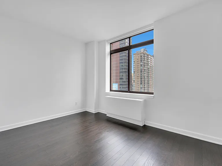 77 W 24th St #20J — Photo 6