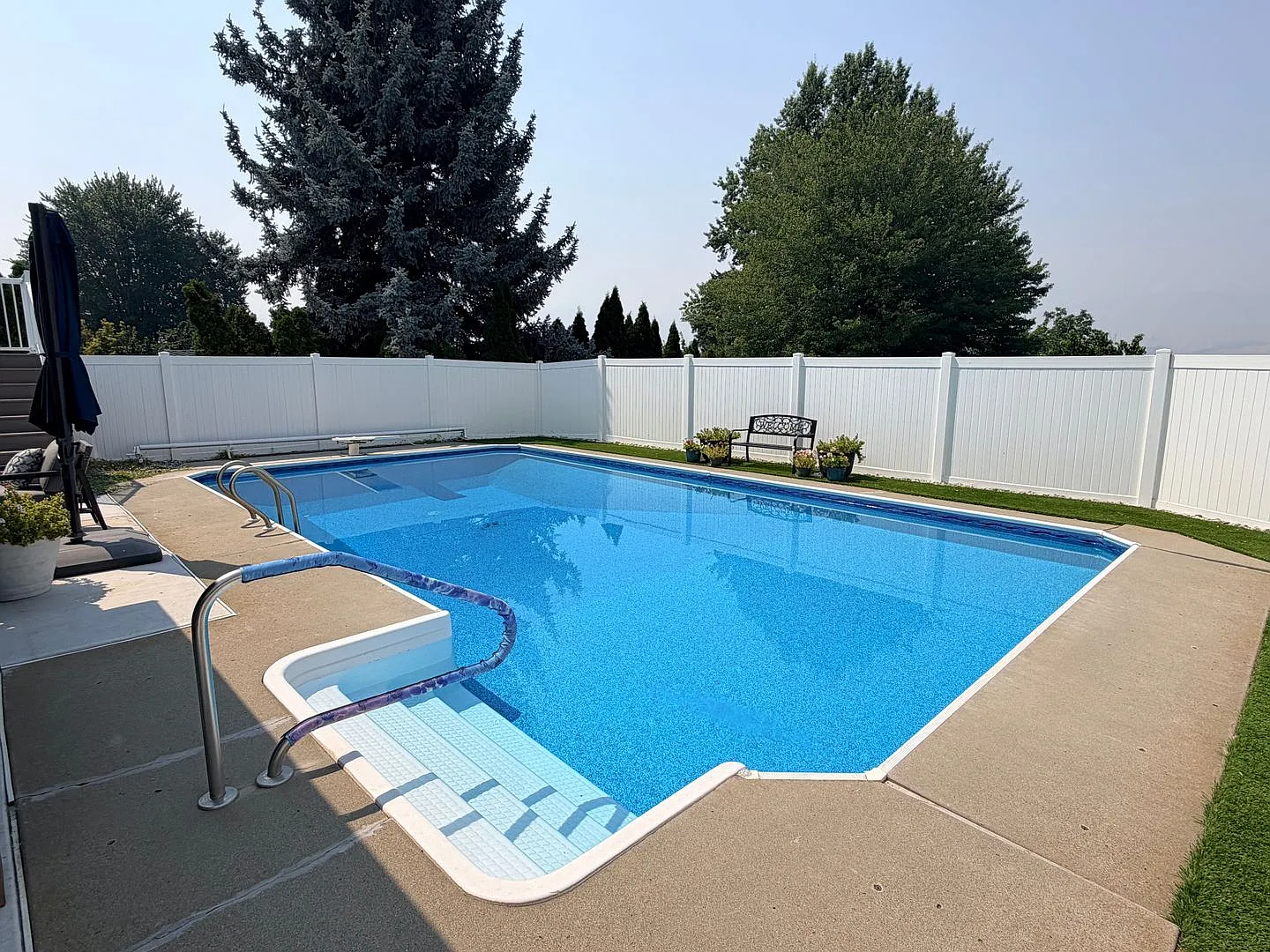 Executive 5 bed/4 bath home, POOL with pool service, decks with VIEWS, two kitchen/living room ar... — Photo 2