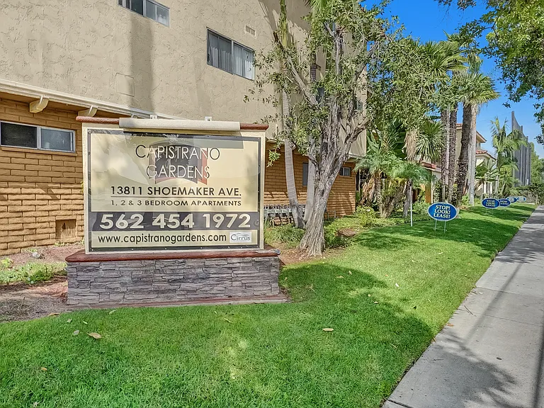 Capistrano Gardens — Photo 2