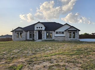 121 Hondo Rdg, La Vernia, TX 78121