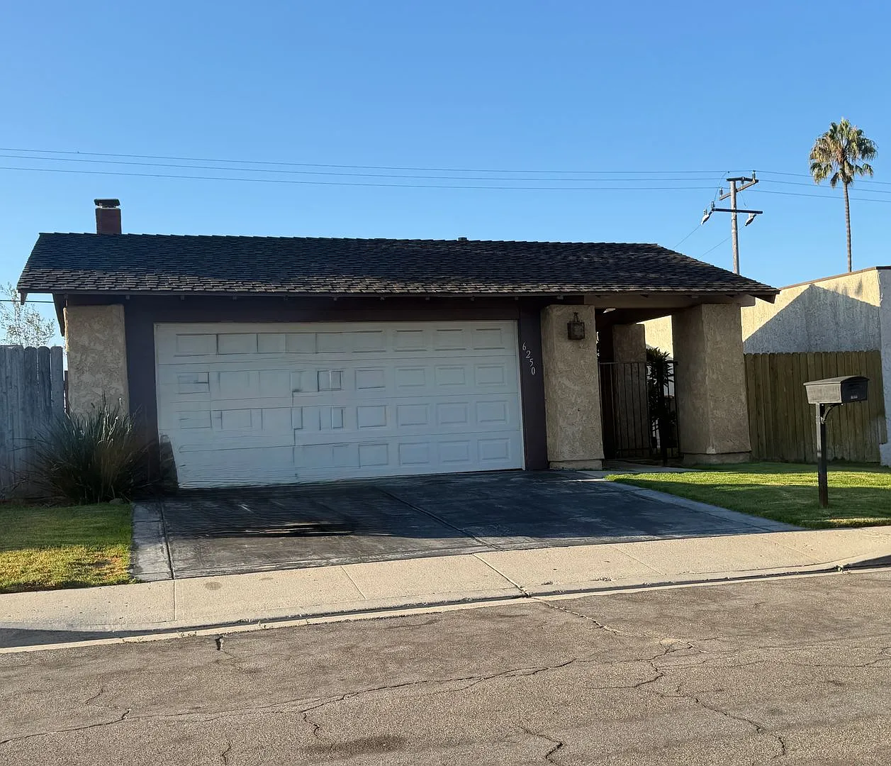 Ventura Village - Two bedroom, two bath home! — Photo 1