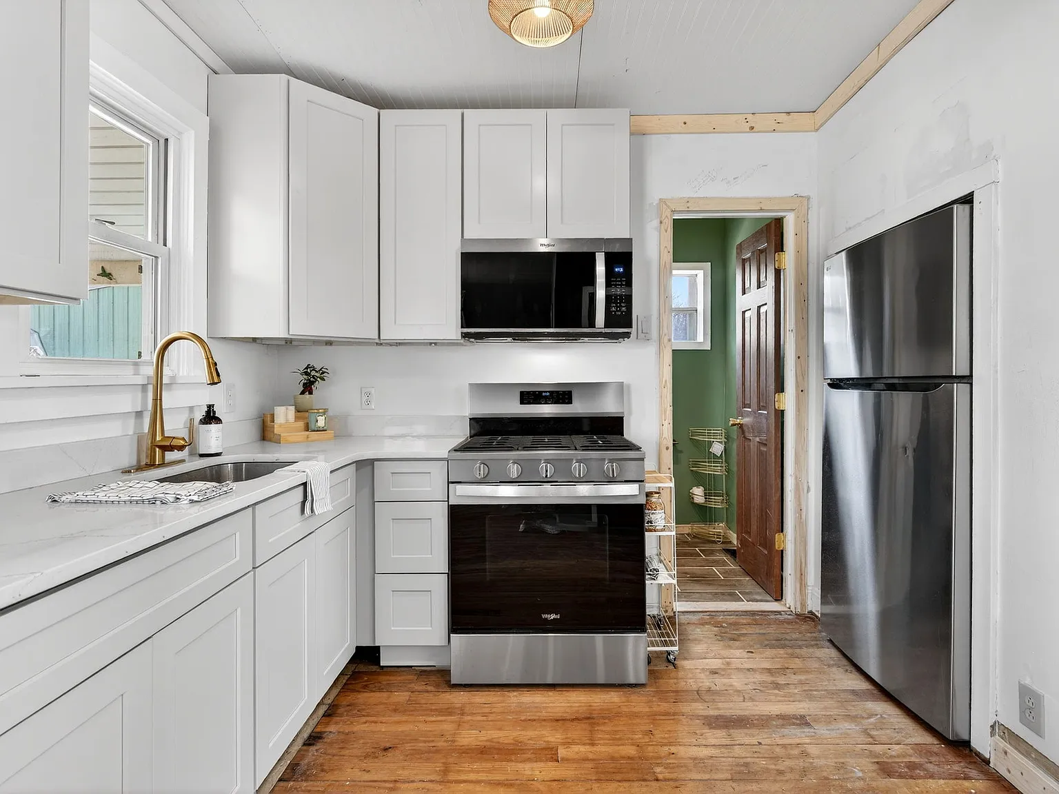2 bed, 1.5 bath, 1517 sqft, $2,400 — Photo 3