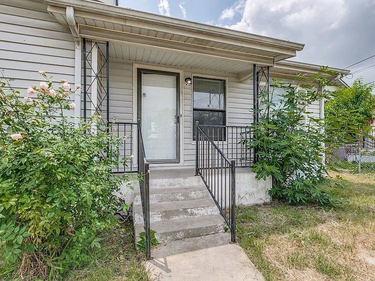 142 Helena St — Photo 3
