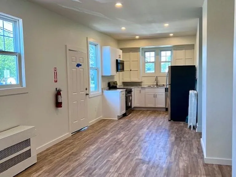 549 Albany Ave — Photo 17