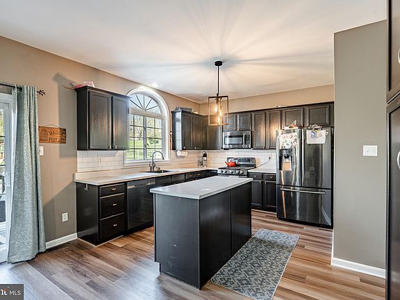4th image of 6 Southwind Ln