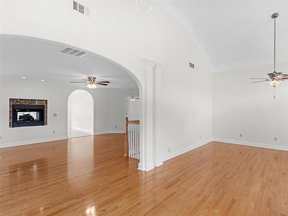 5th image of 25 Walnut Ln