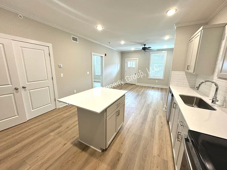 Savannah Flats — Photo 12