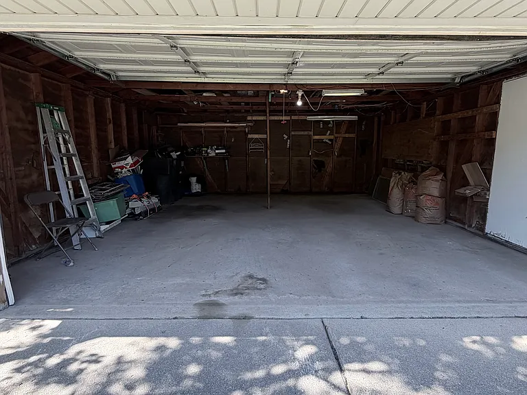 16101 Salem St — Photo 24