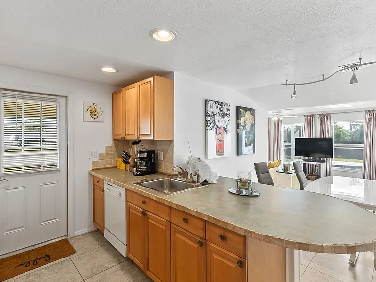 177 Dartmouth Dr NW — Photo 9