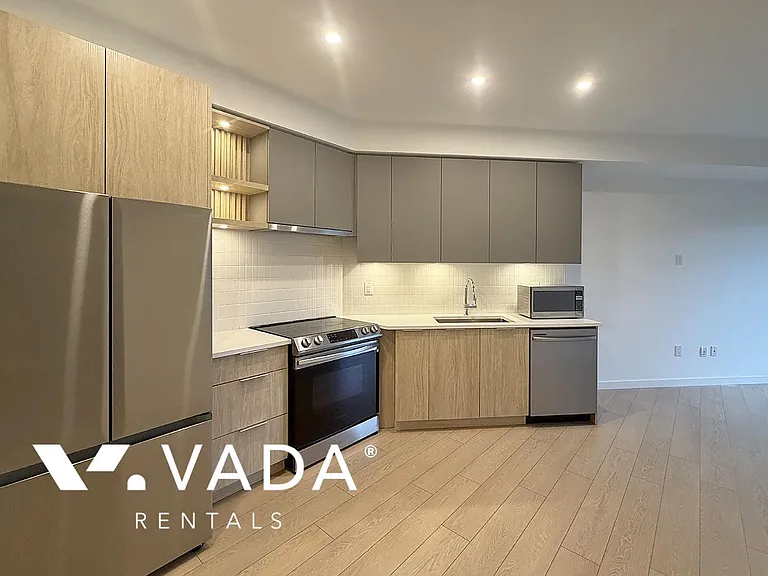 20695 Eastleigh Cres #213 — Photo 5