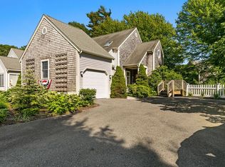 11 Gold Leaf Ln UNIT 11, Mashpee, MA 02649
