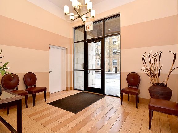 3rd image of 4755 N Washtenaw Ave APT 407
