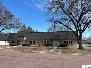 412 Holly Ln, Mankato, MN 56001