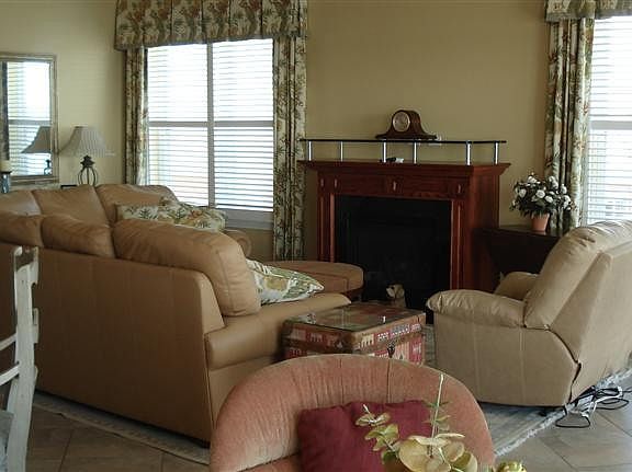 4th image of 13238 E Lakeshore Dr #301