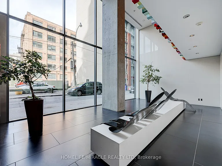 25 Oxley St #701 — Photo 3
