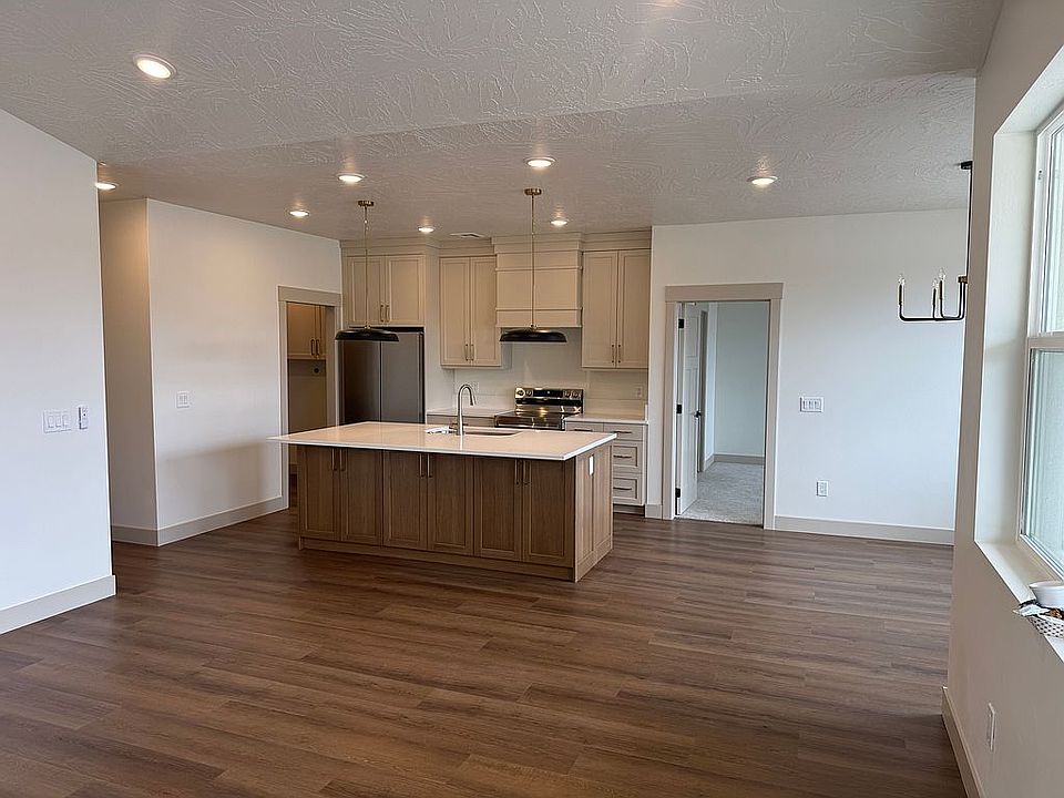 1st image of 15 S 2nd St