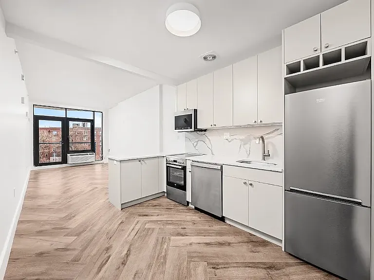 706 Ocean Pkwy #5D — Photo 4