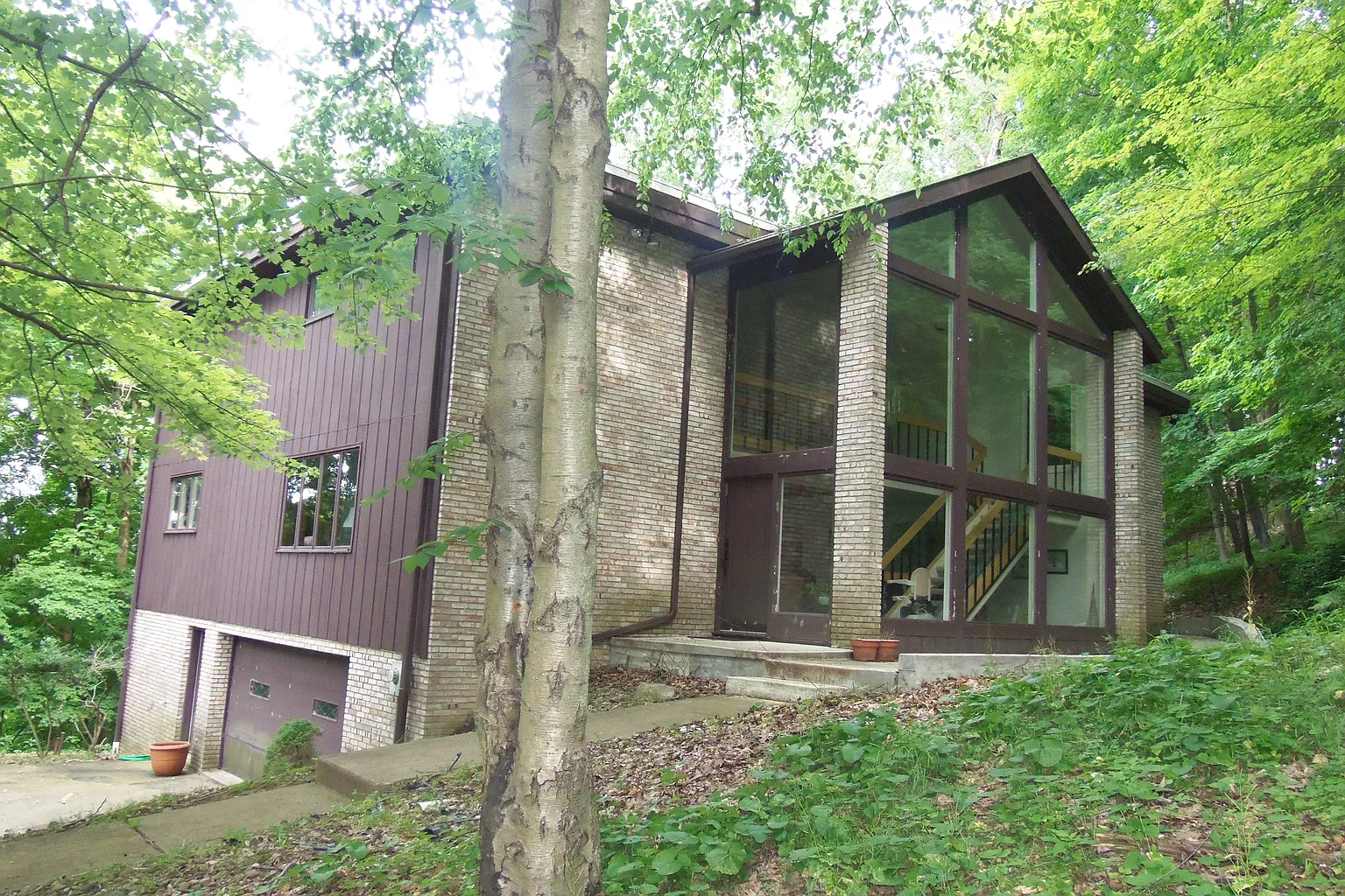 265 Sharon Dr photo 1