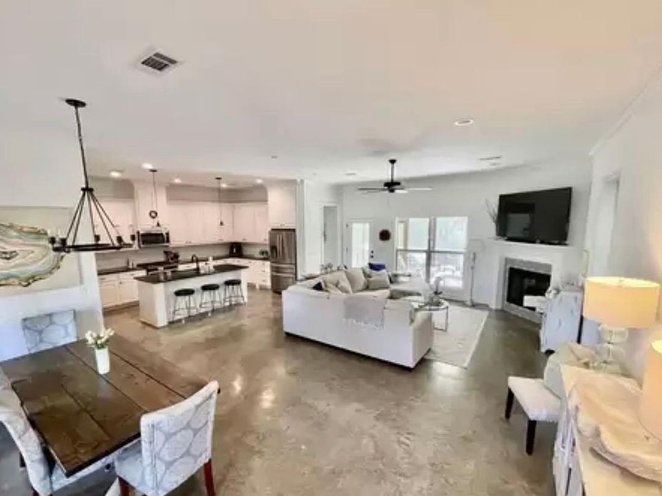 1st image of 104 Glenwild Trl