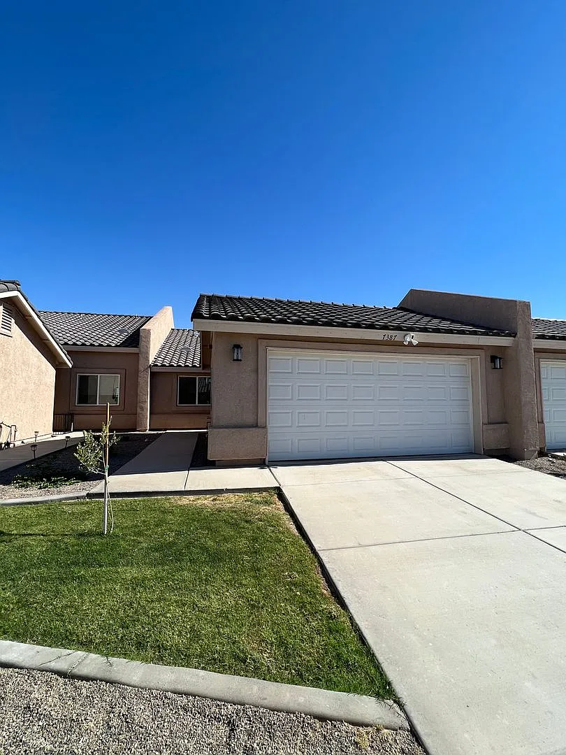 2 Bed 2 Bath Townhome! — Photo 1