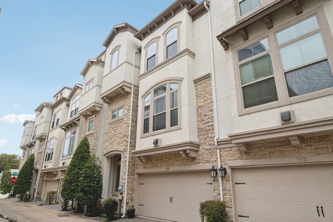 Lacey Oaks Pl-S1102-053.jpg
