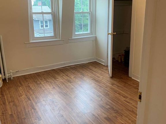 4th image of 145 Carpenter Ave