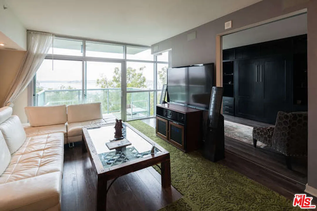 2 bed, 2.5 bath, 1481 sqft, $8,000 — Photo 4