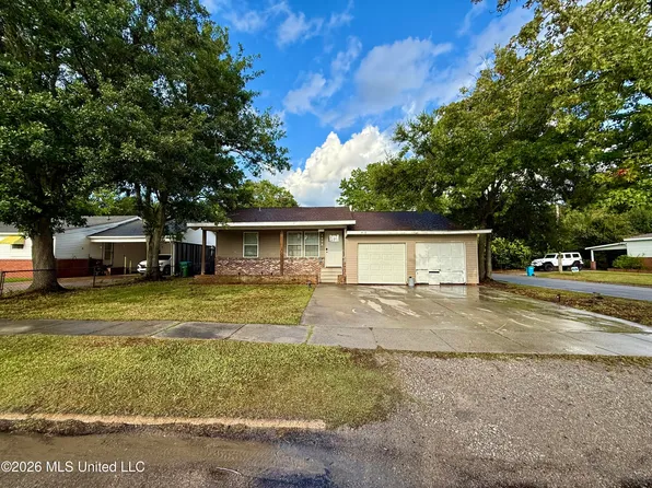 2202 13th St, Pascagoula, MS 39567