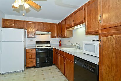 3rd image of 1303 Pennwood Ct Unit D1