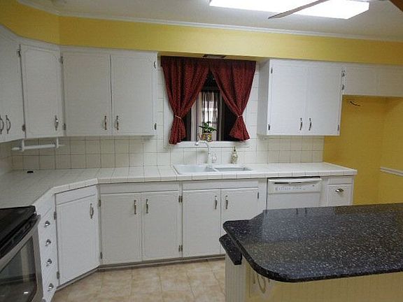 2nd image of 202 Louisiana Dr