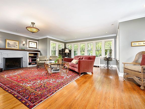 3rd image of 633 Ashland Ave