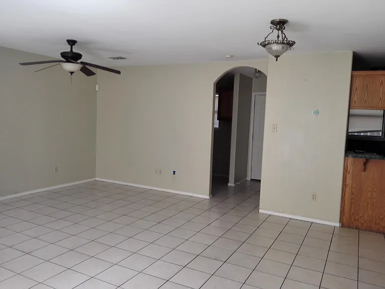908 W Cherokee Ave — Photo 2