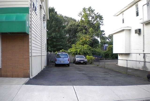 2nd image of 211 Washington Ave