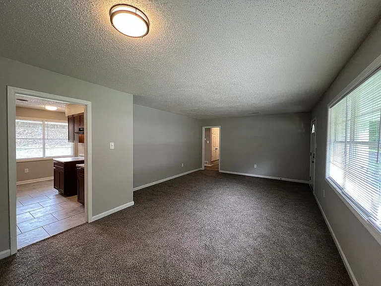 3707 Vanderwood Dr — Photo 3