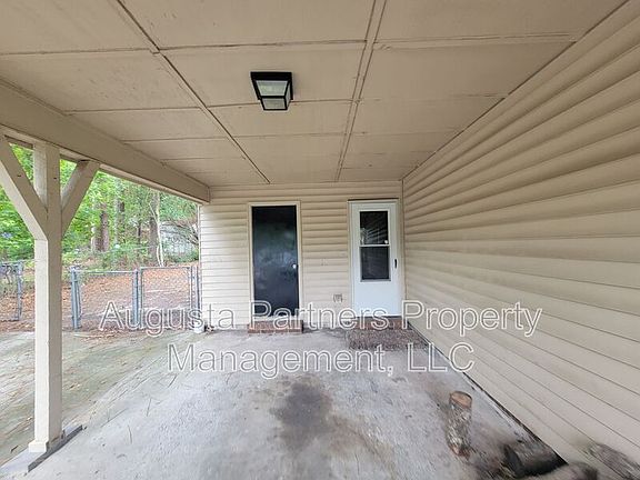 2nd image of 3528 Woodlake Rd