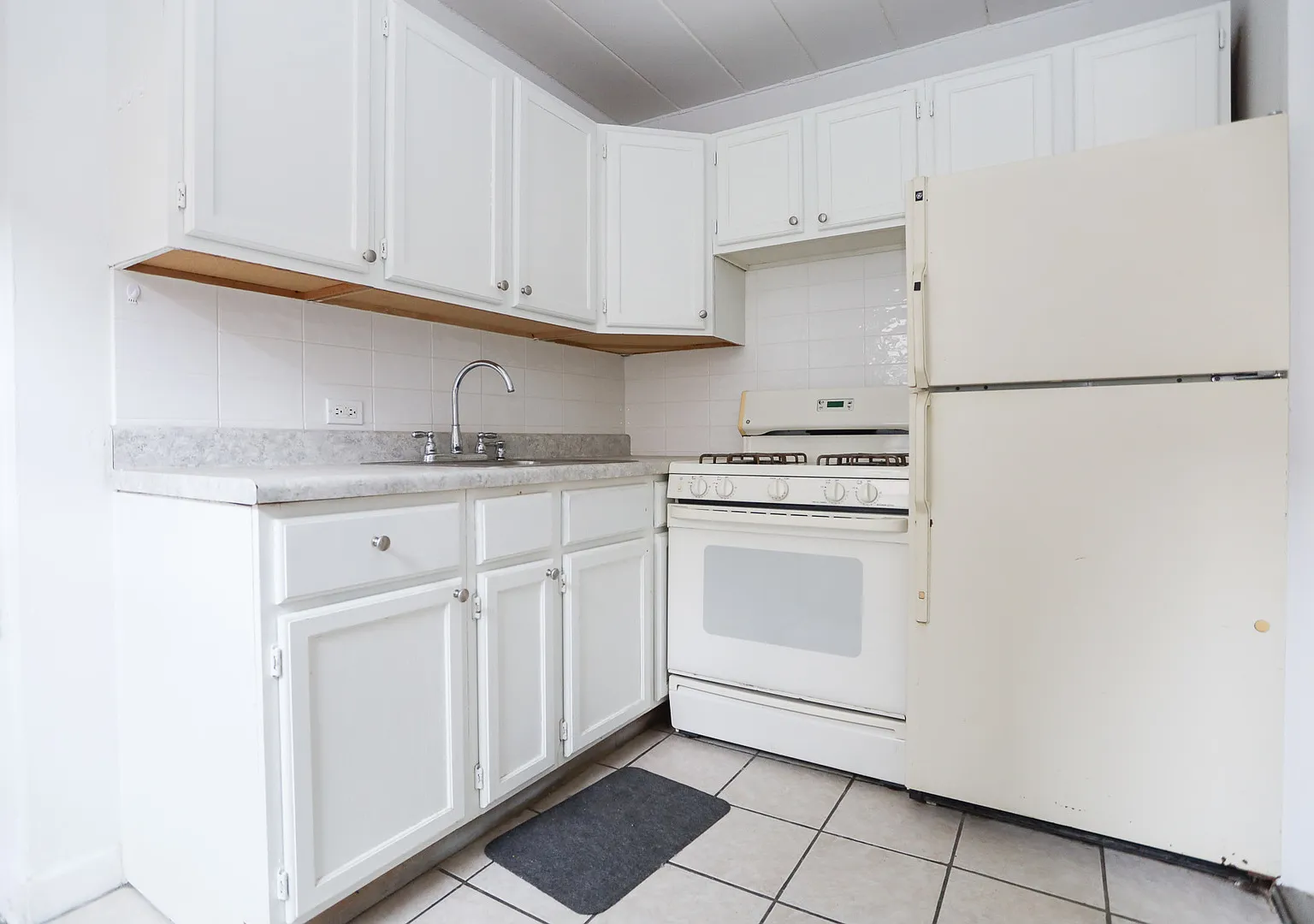 5649 N Christiana Ave — Photo 4