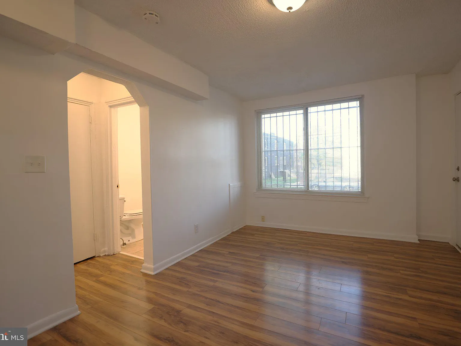 1 bed, 1.0 bath, 2556 sqft, $1,250 — Photo 3
