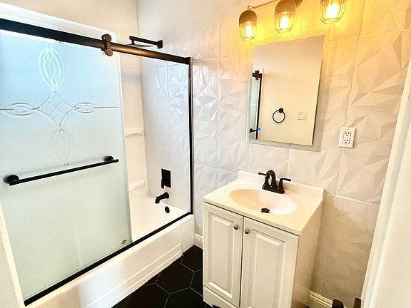 3rd image of 3366 Roosevelt St APT 03