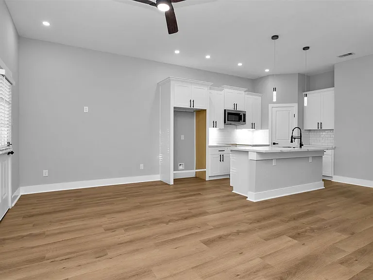 6918 Dumble St #B — Photo 9