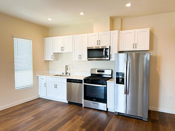 5th image of 1041 N Cummings St #406