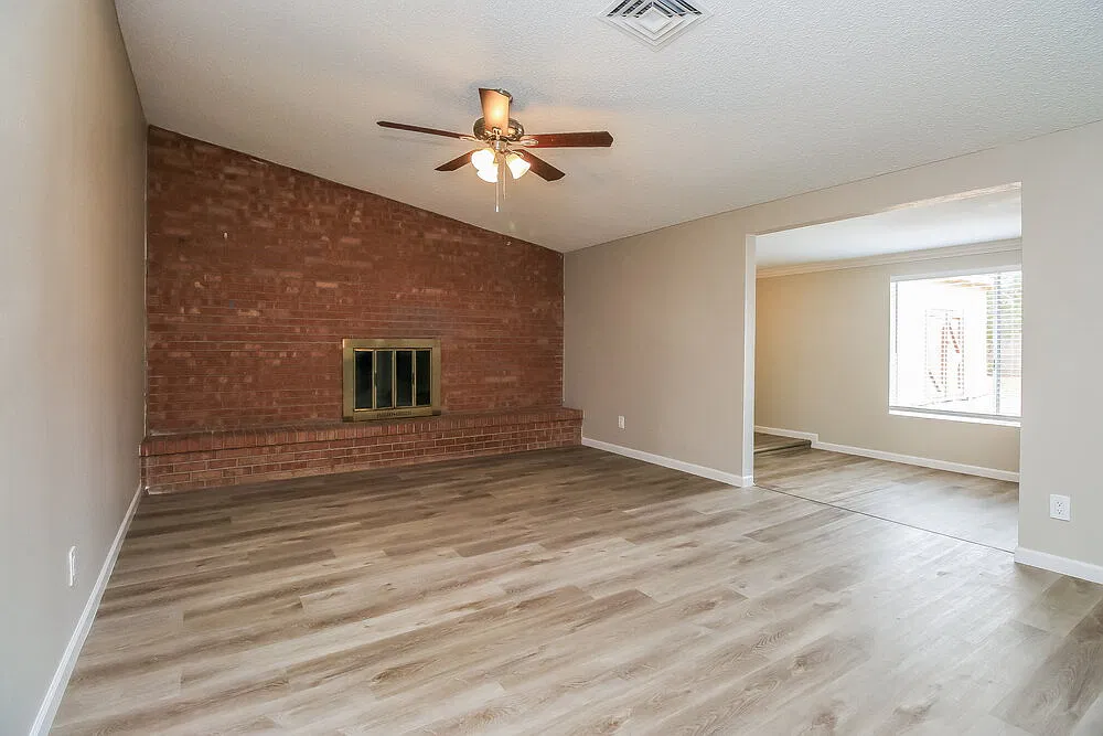 3 bed, 2.0 bath, 1604 sqft, $2,300 — Photo 3