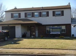 874 Viceroy Rd, Wantagh, NY 11793